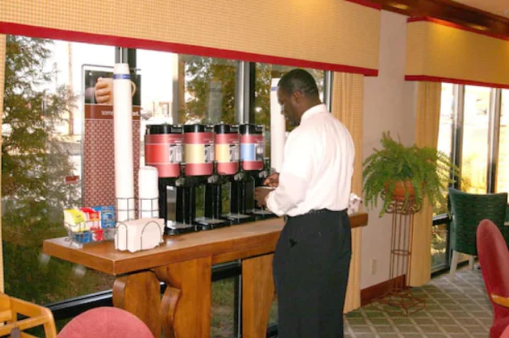 Hampton Inn Seaford 3/47