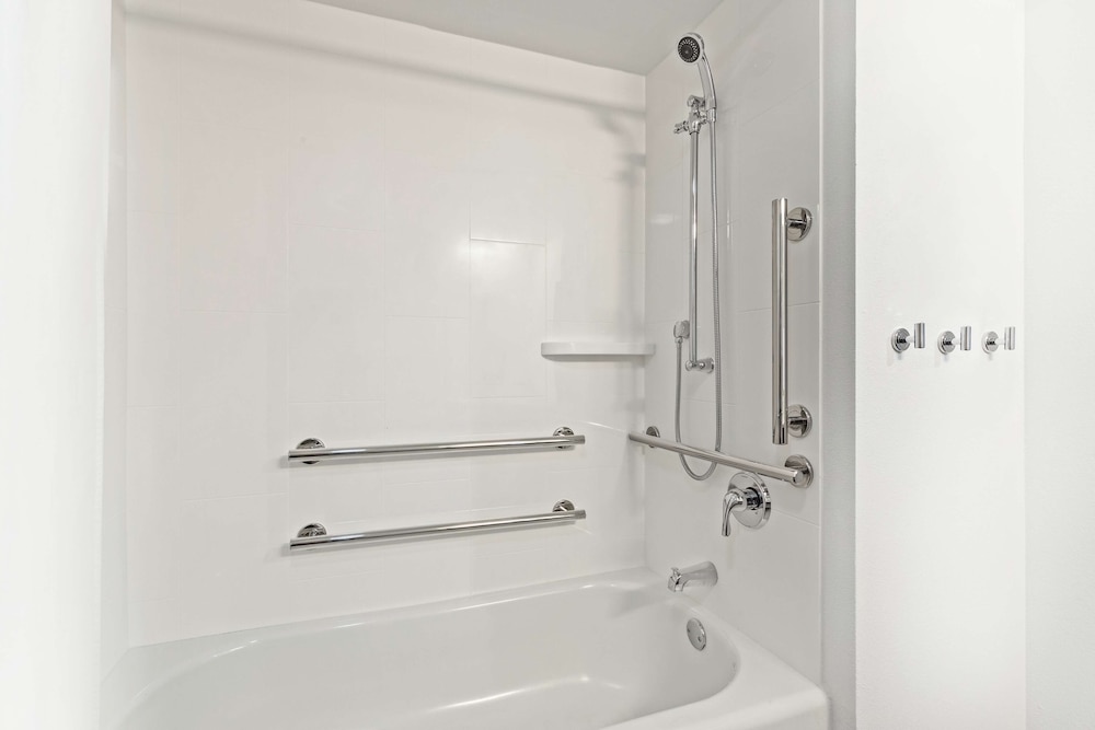 HAMPTON INN AND SUITES ORLANDO INTERNATIONAL DRIVE NORTH, FL photo1