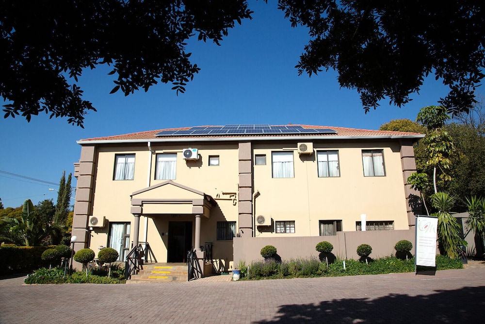 Constantia Manor Guesthouse 4/77