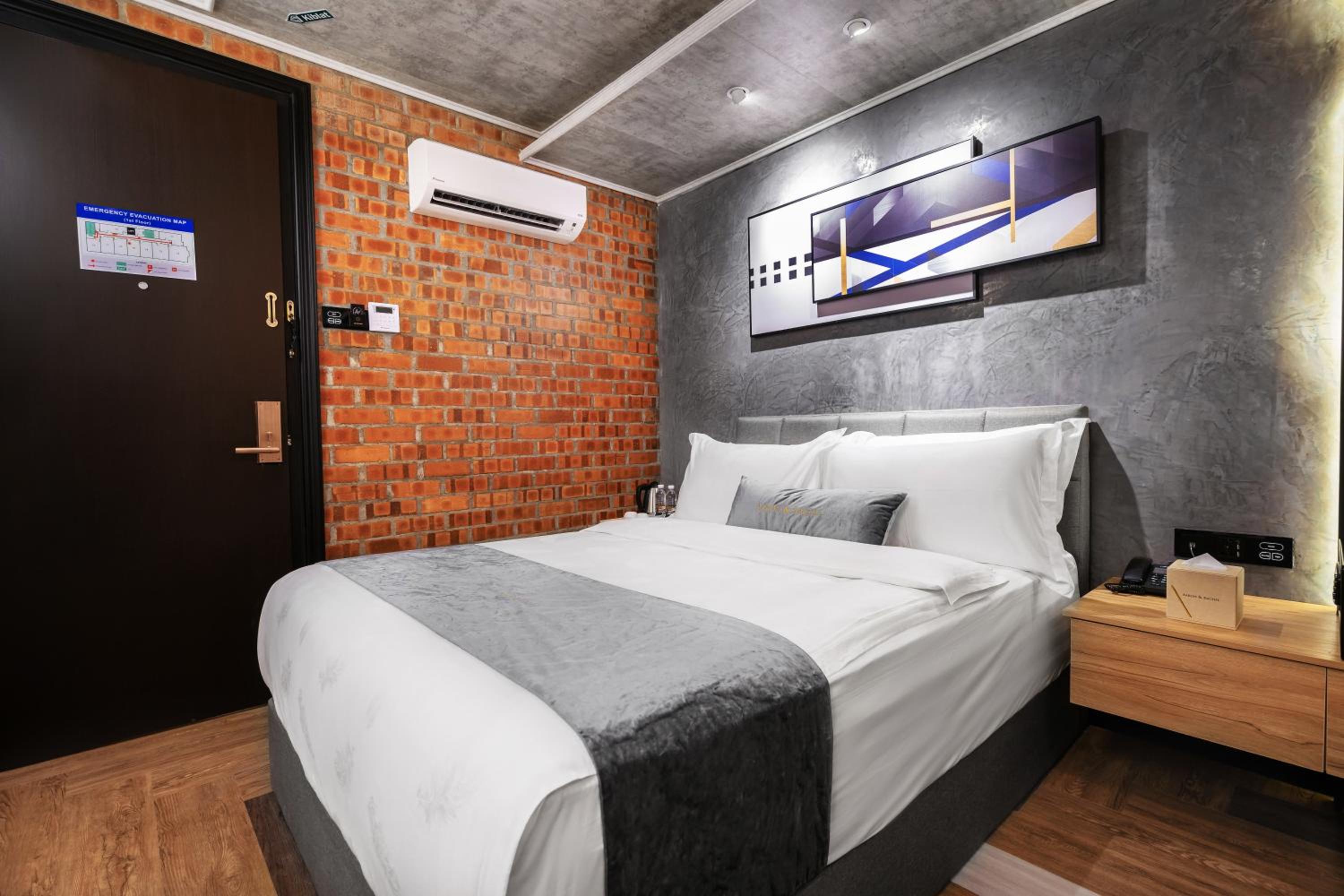 A&R Urban Hotel 4/50