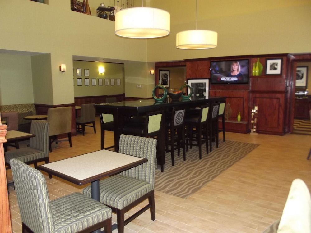 Hampton Inn & Suites Gainesville, TX 21/35
