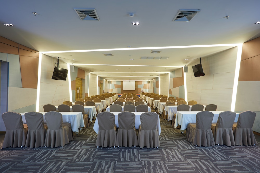 Welcome World Beachfront Resort 34/47