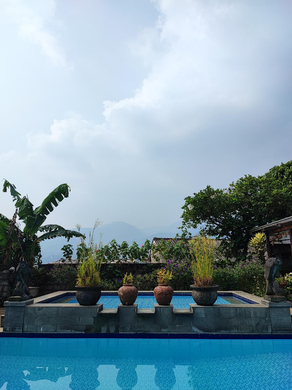 Taman Teratai Hotel 48/50