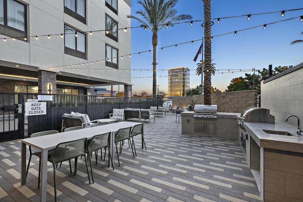 Hampton Inn by Hilton Ontario Airport 31/36
