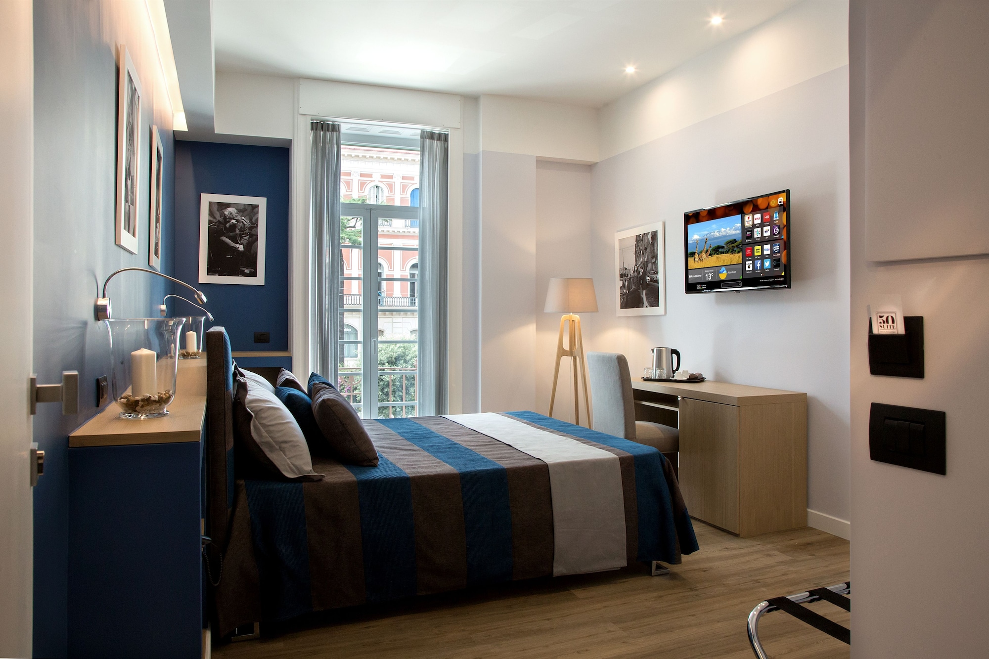 DELUXE, SUITE, QUEEN BED, CITY VIEW