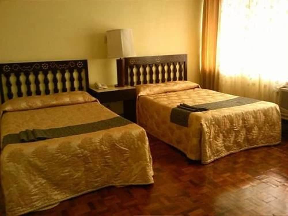 Manila Manor Hotel 16/35