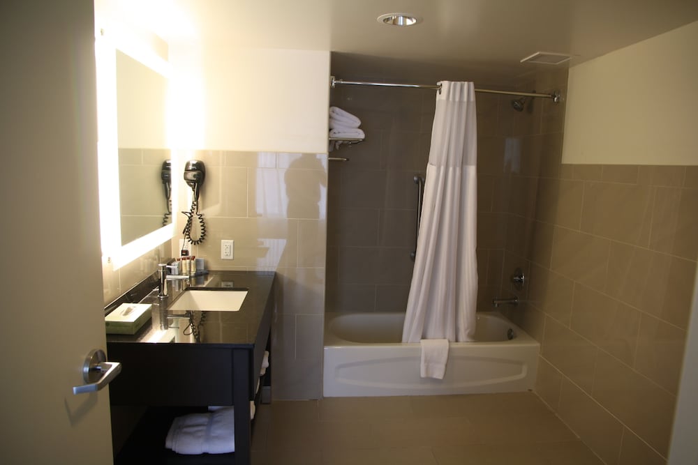 Wingate By Wyndham Niagara Falls 20/37