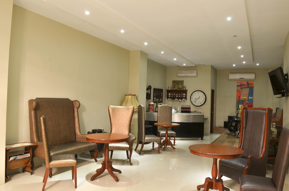 Ritz Hotel 28/49