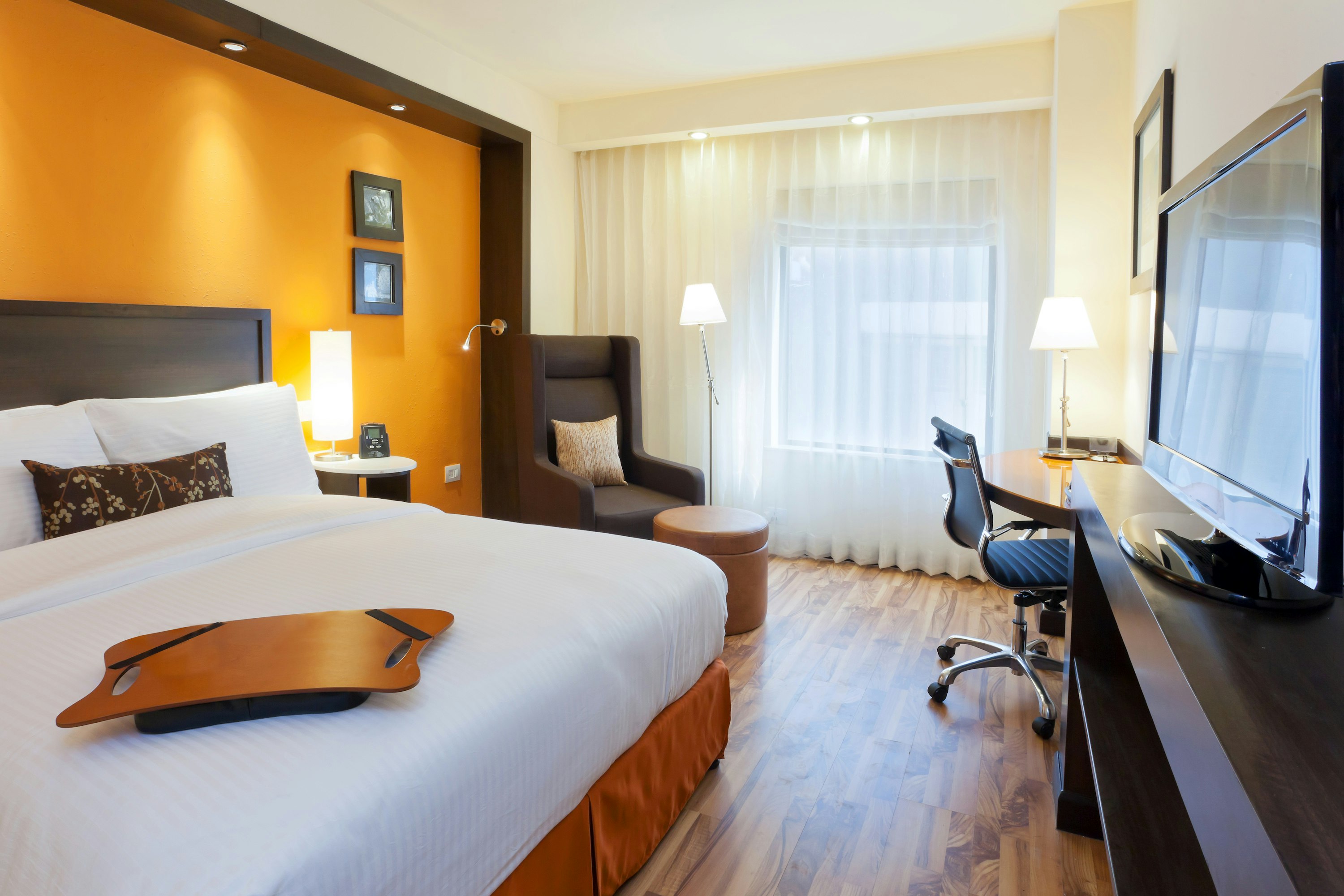 ROOM, QUEEN BED