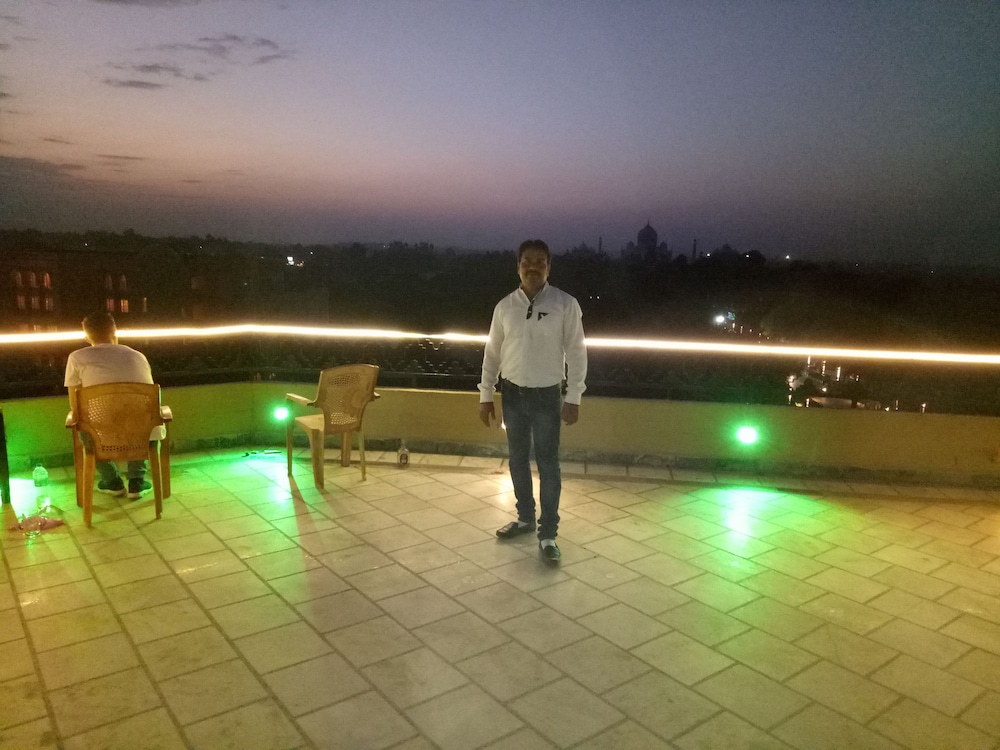TAJ PLAZA HOTEL 48/51