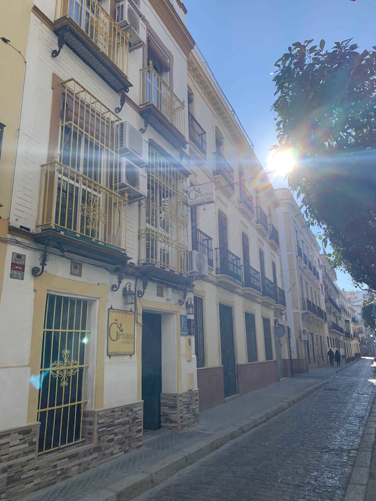 Pension Giraldilla 4/67