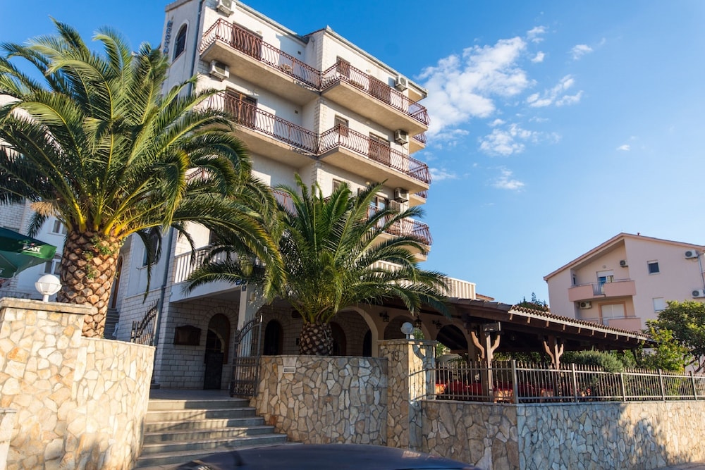 VILLA KATARINA 13/74