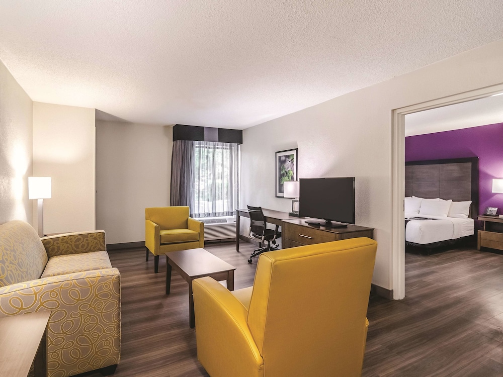 La Quinta Inn & Suites by Wyndham Myrtle Beach - N Kings Hwy 31/42