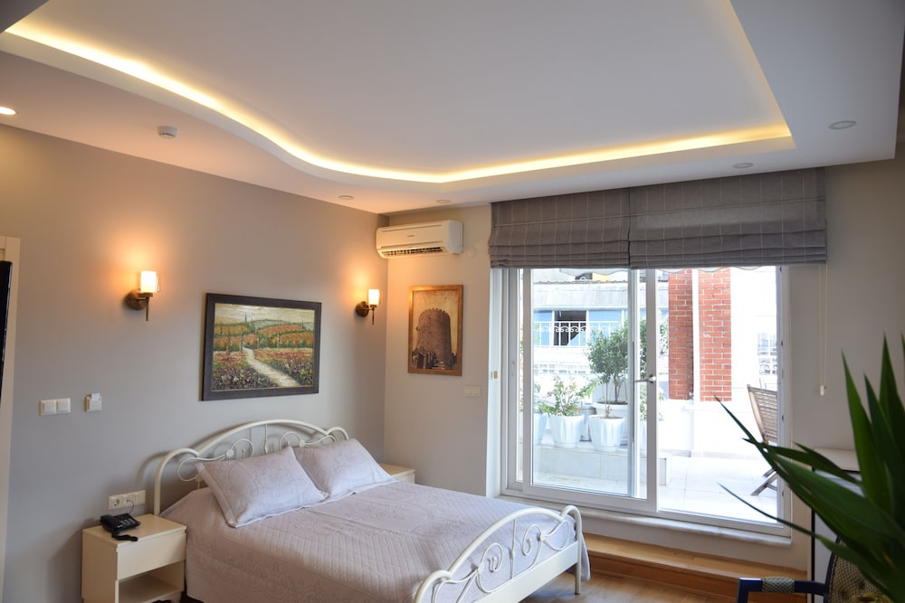 DELUXE, QUEEN BED