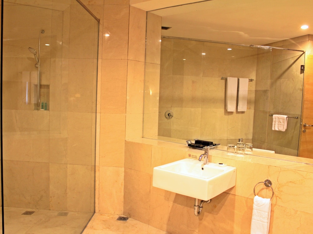 Grand Jatra Hotel 19/70