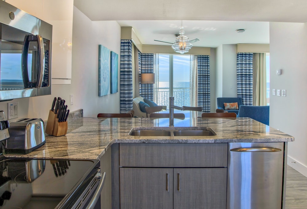 Provident Oceana Beachfront Suites 16/77