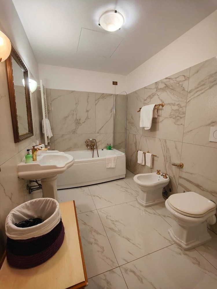 APARTHOTEL DEI MERCANTI 62/67
