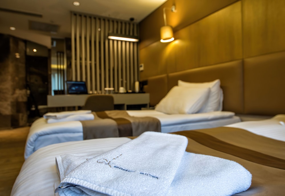 Gk Regency Suites Hotel 16/54