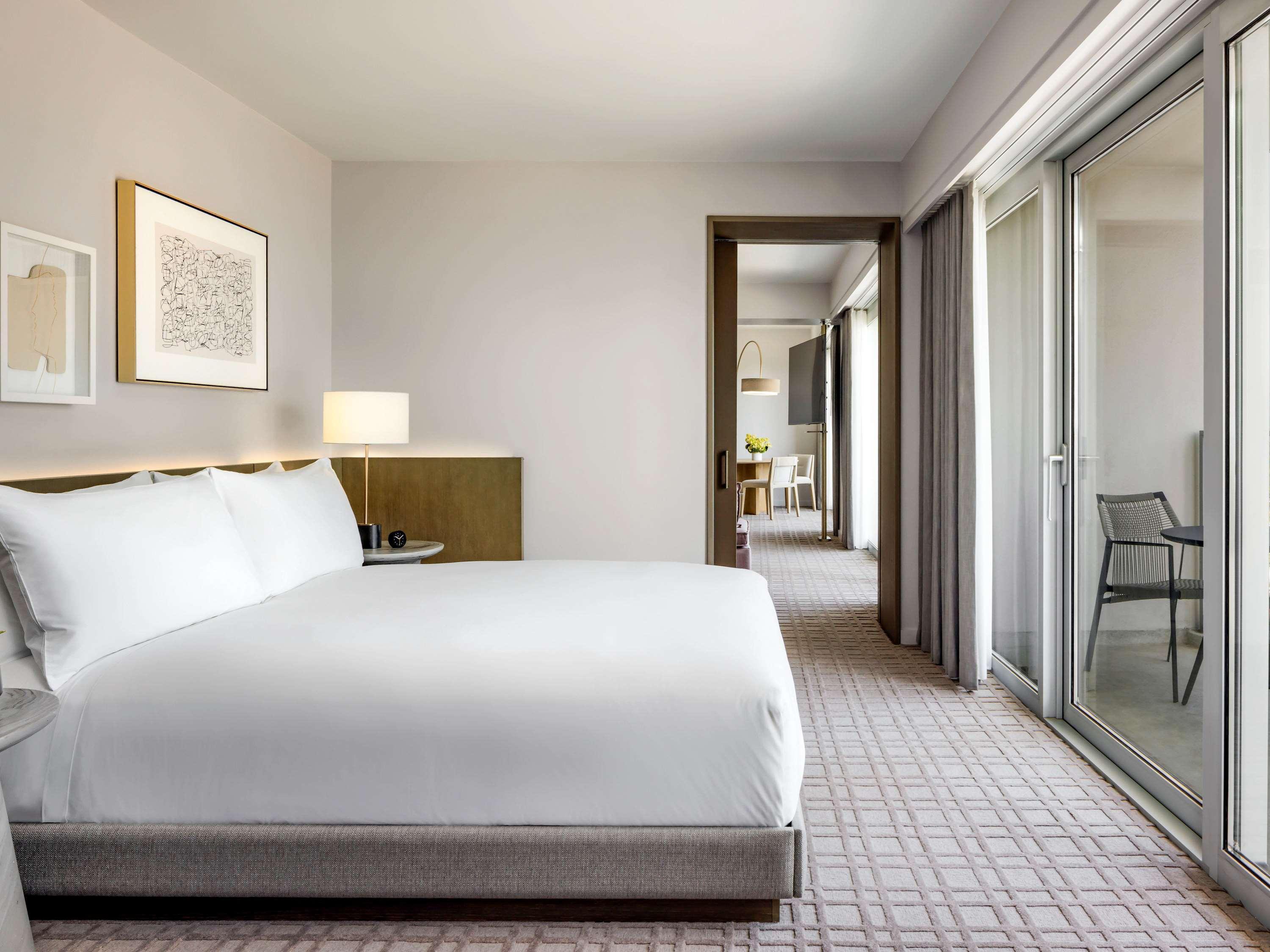 1 Bedroom, Fairmont Gold, Suite, King Bed, Sofa, Lounge Access, Corner