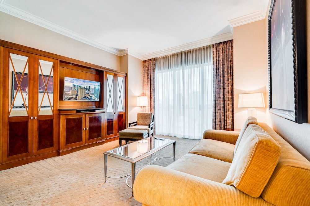 Jet Luxury Resorts @ The Signature Condo Hotel 45/69