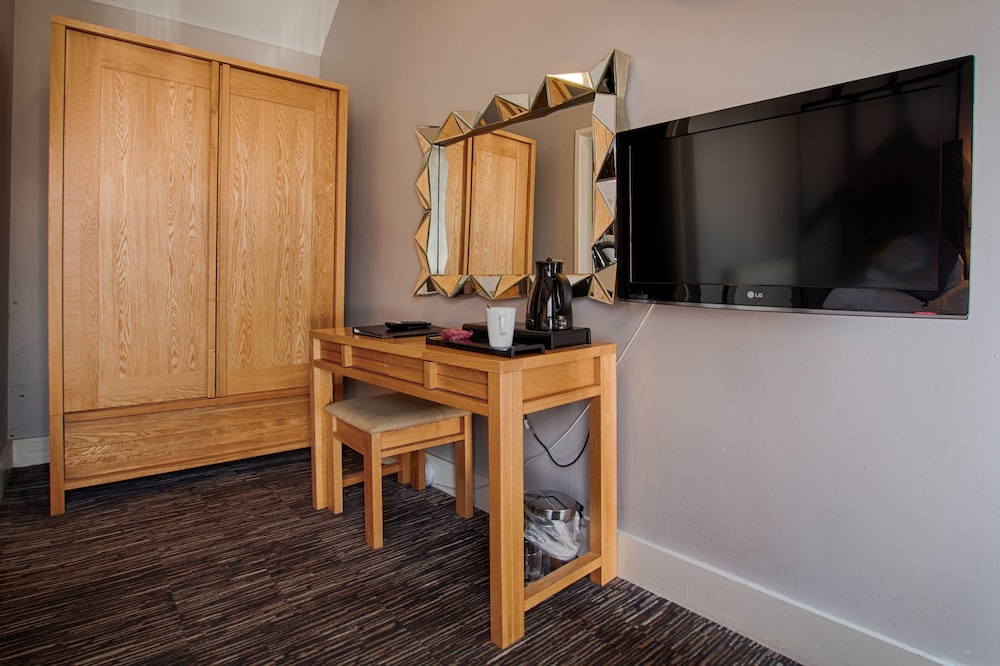 Saracens Head Hotel 4/50