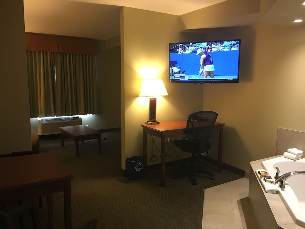 Best Western Plus Service Inn and Suites 43/56