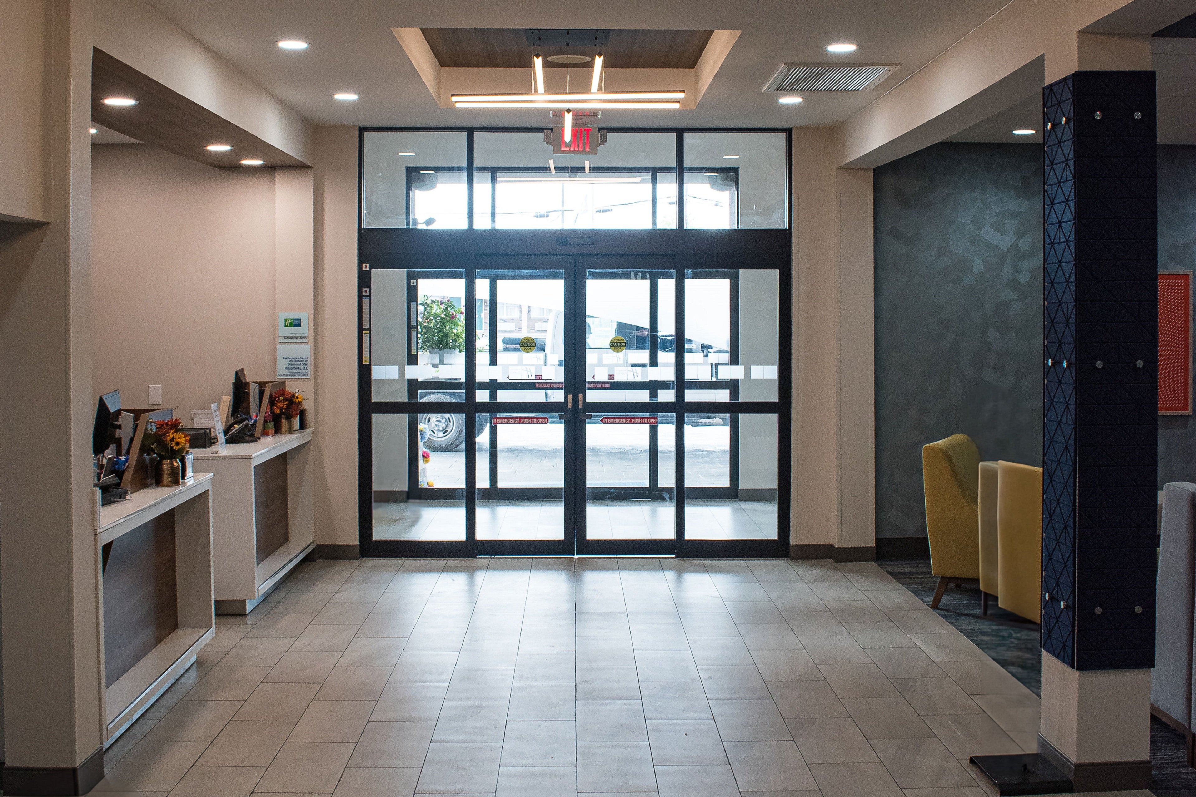 Holiday Inn Express Hotel Suites New Philadelphia 34/66