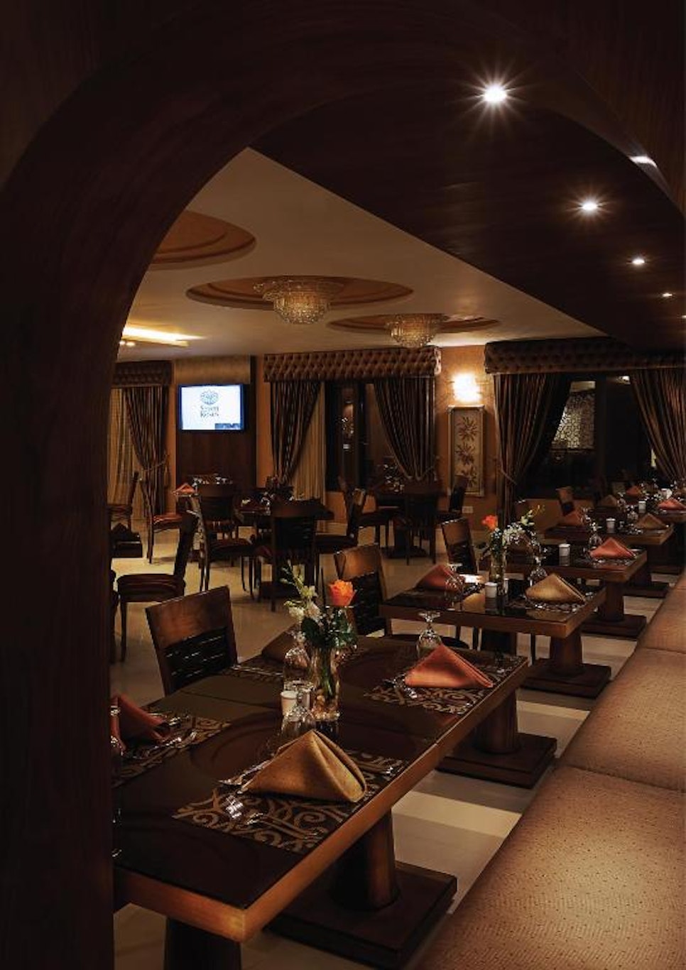 Seven Roses Hotel 47/49