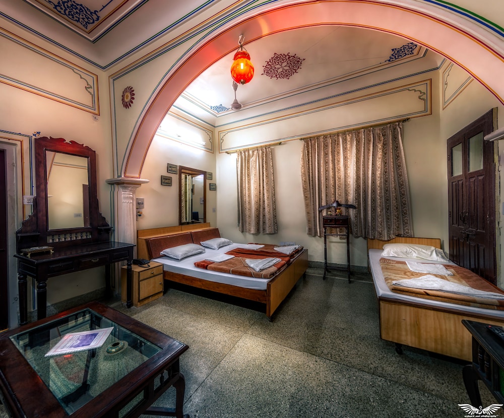 Krishna Palace 10/50