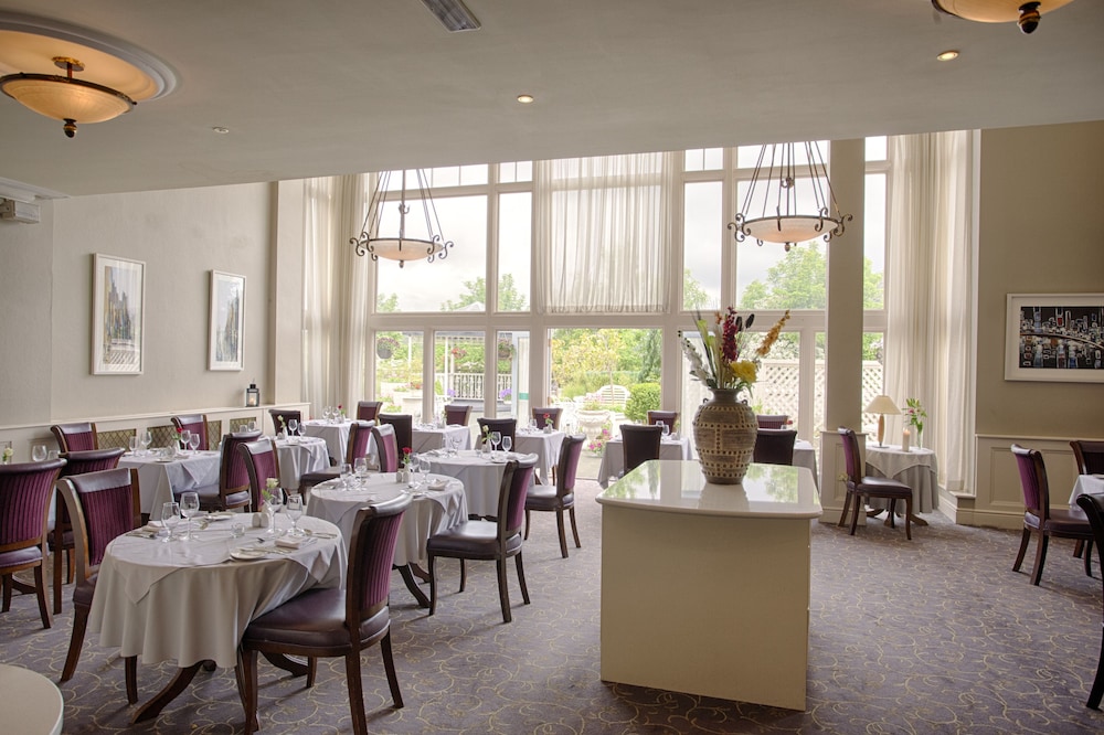 Ashdown Park Hotel 31/34