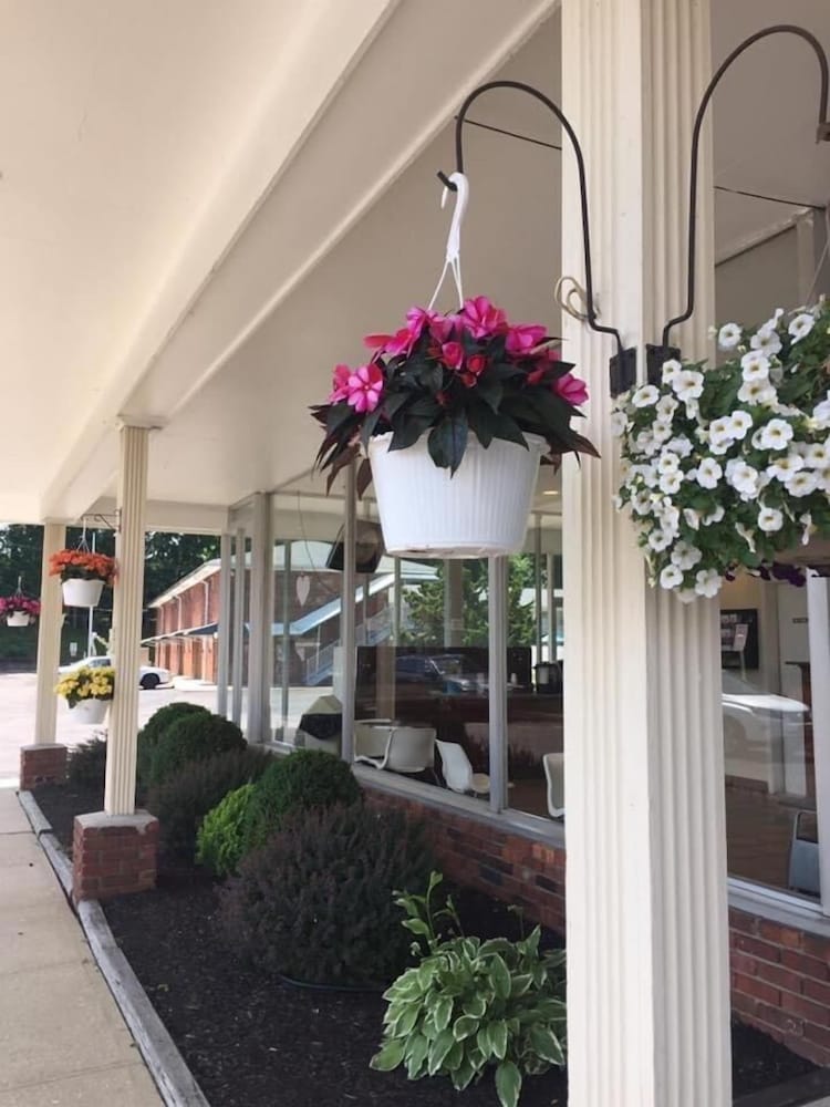 Crystal Inn Eatontown 7/41