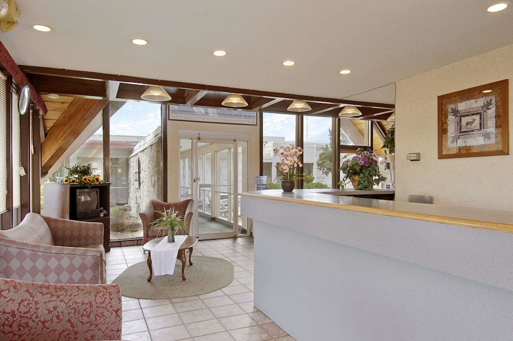 Days Inn Colorado Springs/Garden of the Gods image