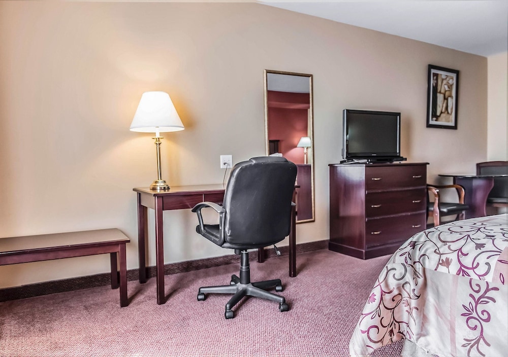 Quality Inn Orleans, ON 49/53