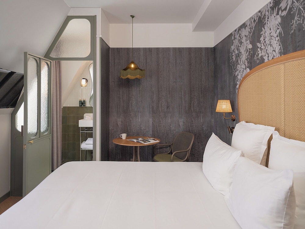 SUPERIOR, DOUBLE BED