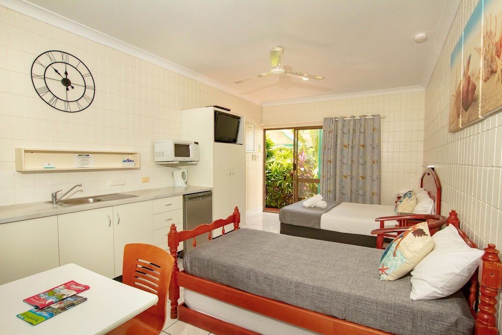Tropical Palms Inn Resort 12/51