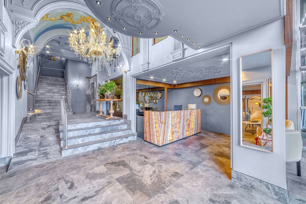 Numa Port Hotel 12/73