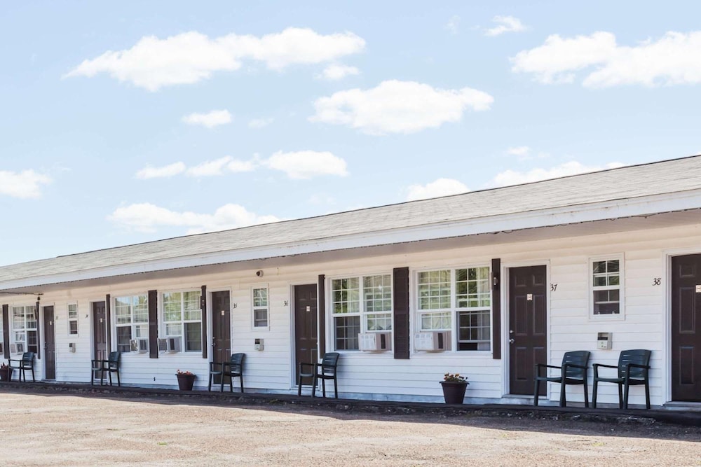 Lincoln Inn Fredericton 2/58
