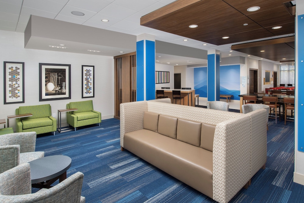 Holiday Inn Express And Suites Kingsland 35/50