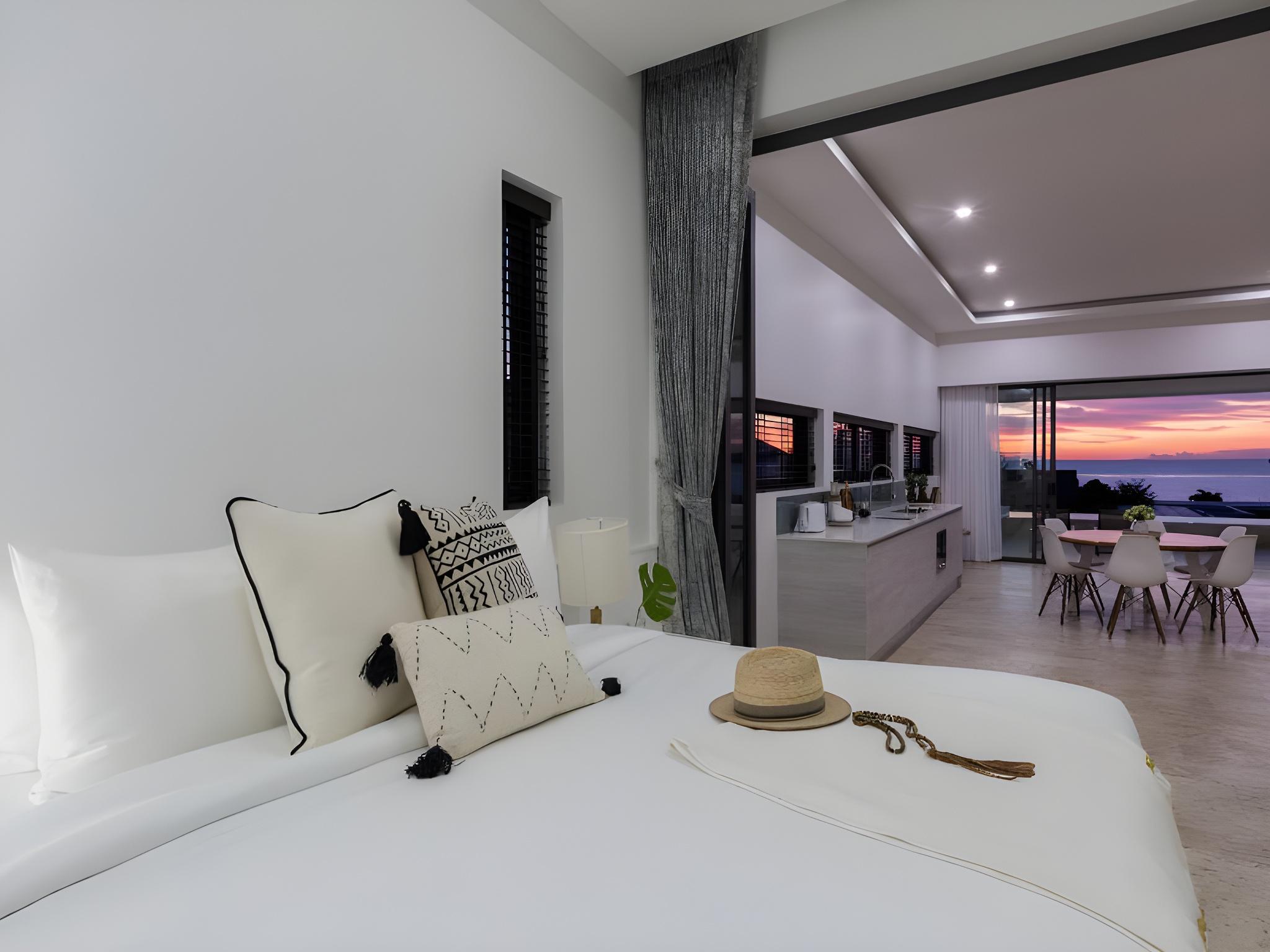 3 Bedrooms, Cinema, Apartment, Sea View, with Pool