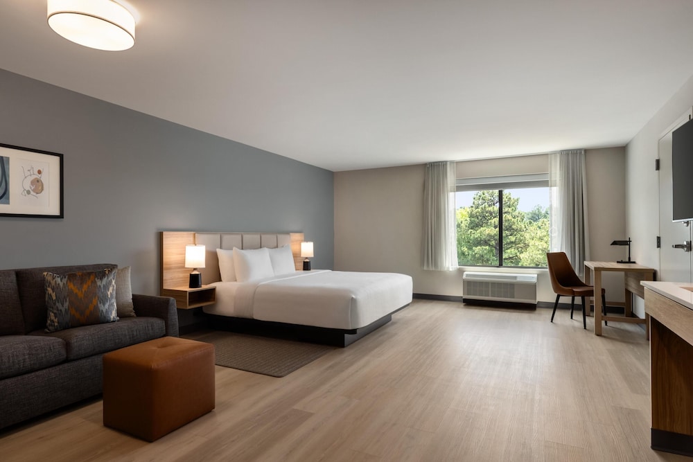 Hyatt Studios Chesapeake 12/44