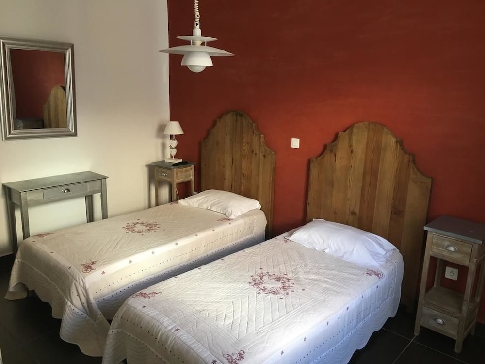 Hôtel Les Arbousiers 37/68