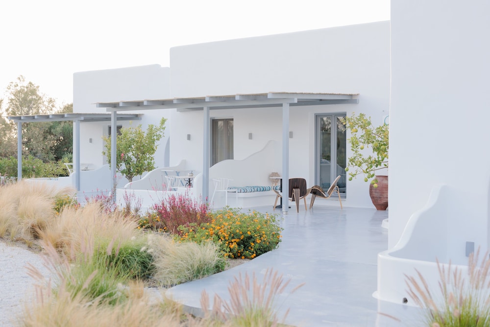 Crystal Mare Suites 2/33