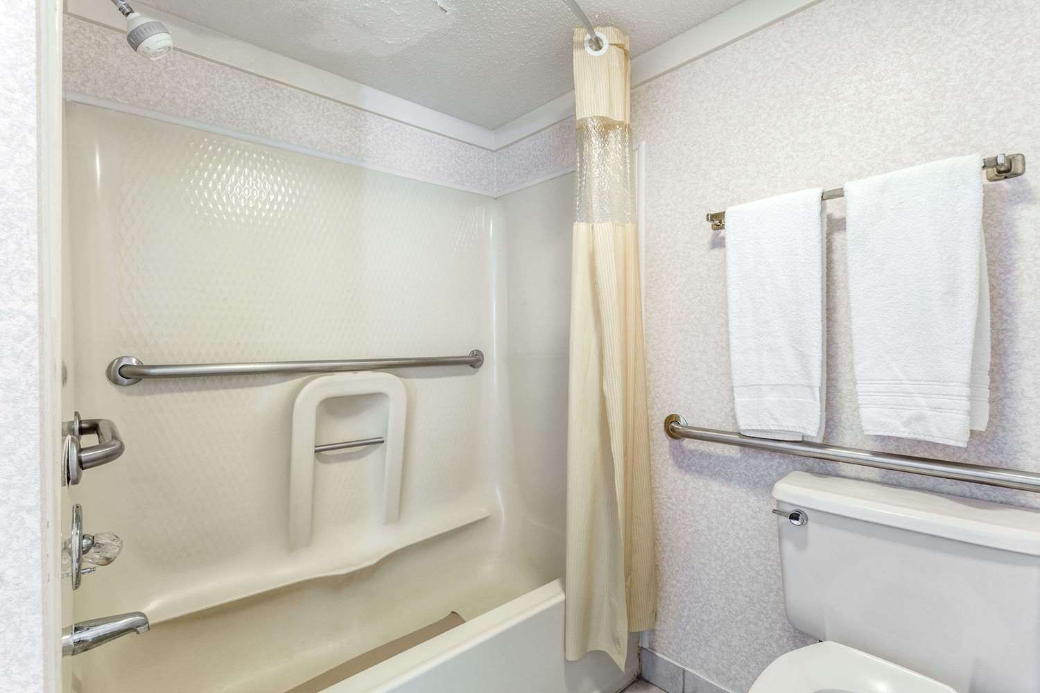 Days Inn by Wyndham Cornelia 21/21