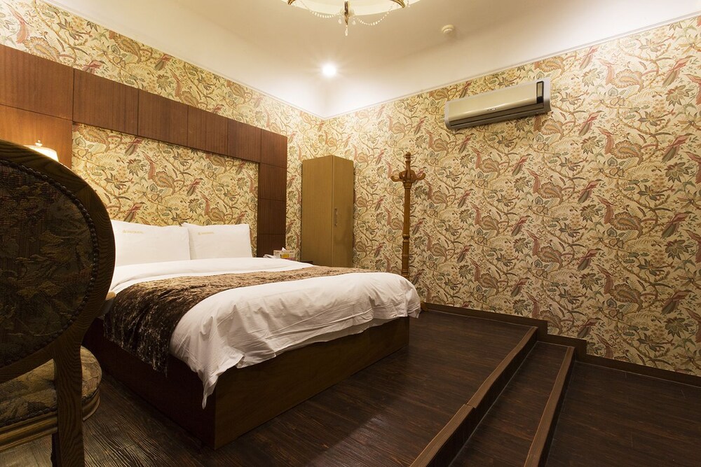 Carlton Hotel 36/62
