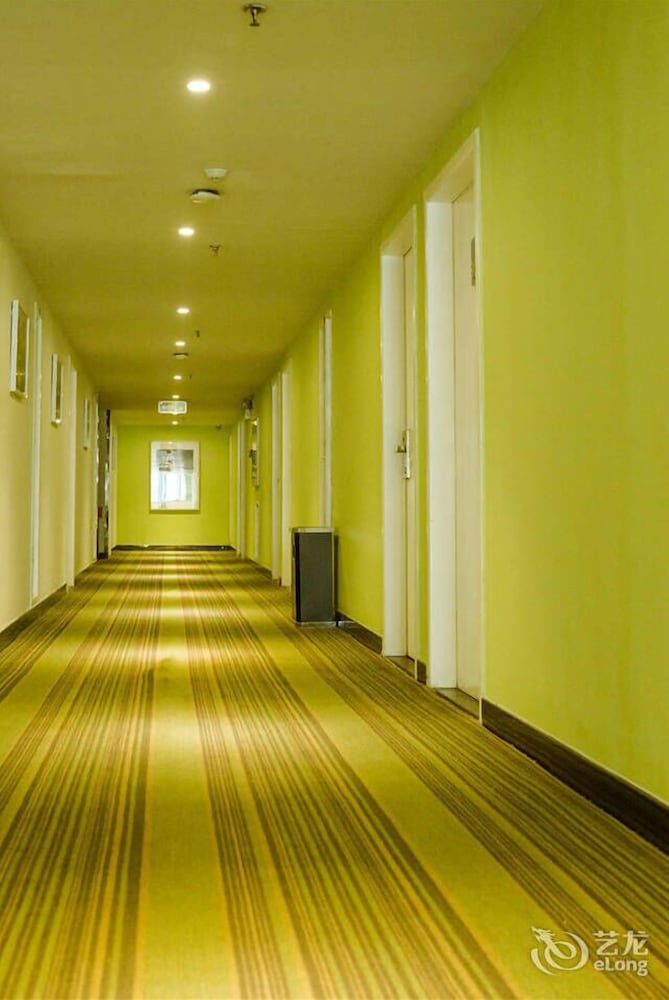 Days Inn by Wyndham Yueyang Train Station 38/56