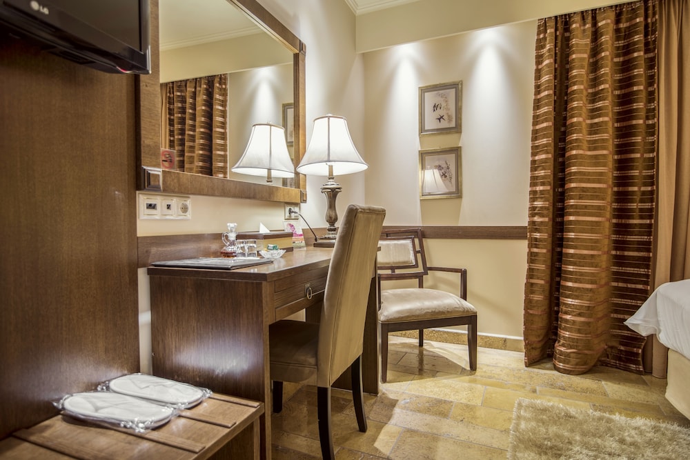 Selestina Boutique Hotel 28/32