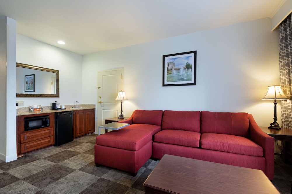 Hampton Inn and Suites Baton Rouge I 10 East 35/56