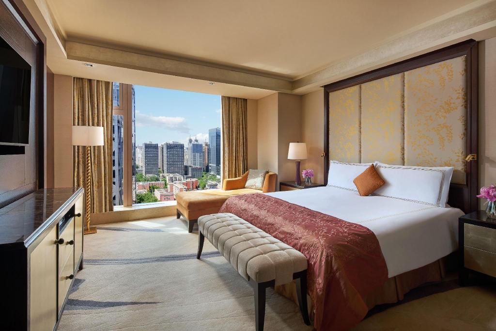 SIGNATURE, SUITE, KING BED