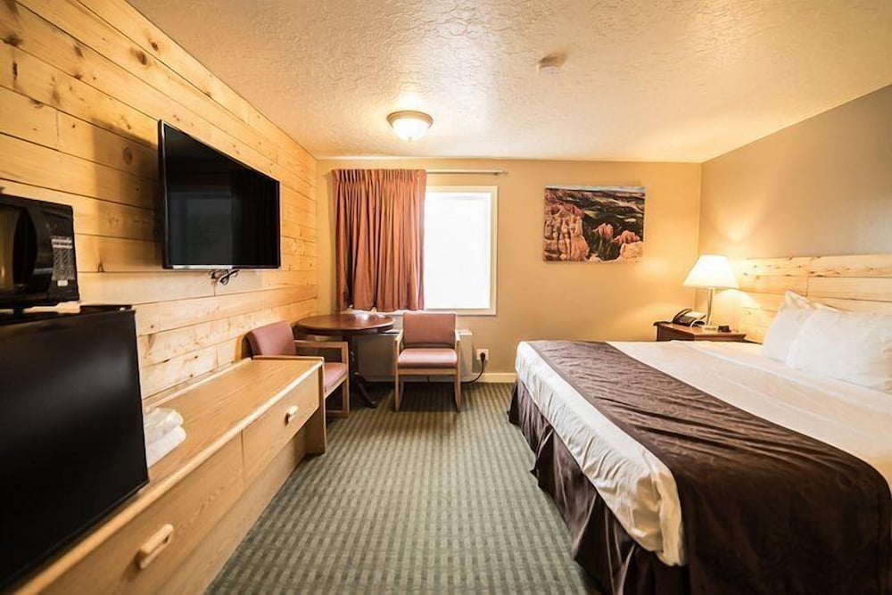Red Ledges Inn 20/50
