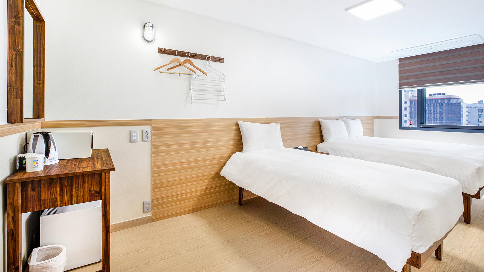 FAMILY, TWIN BEDS, NO PARKING